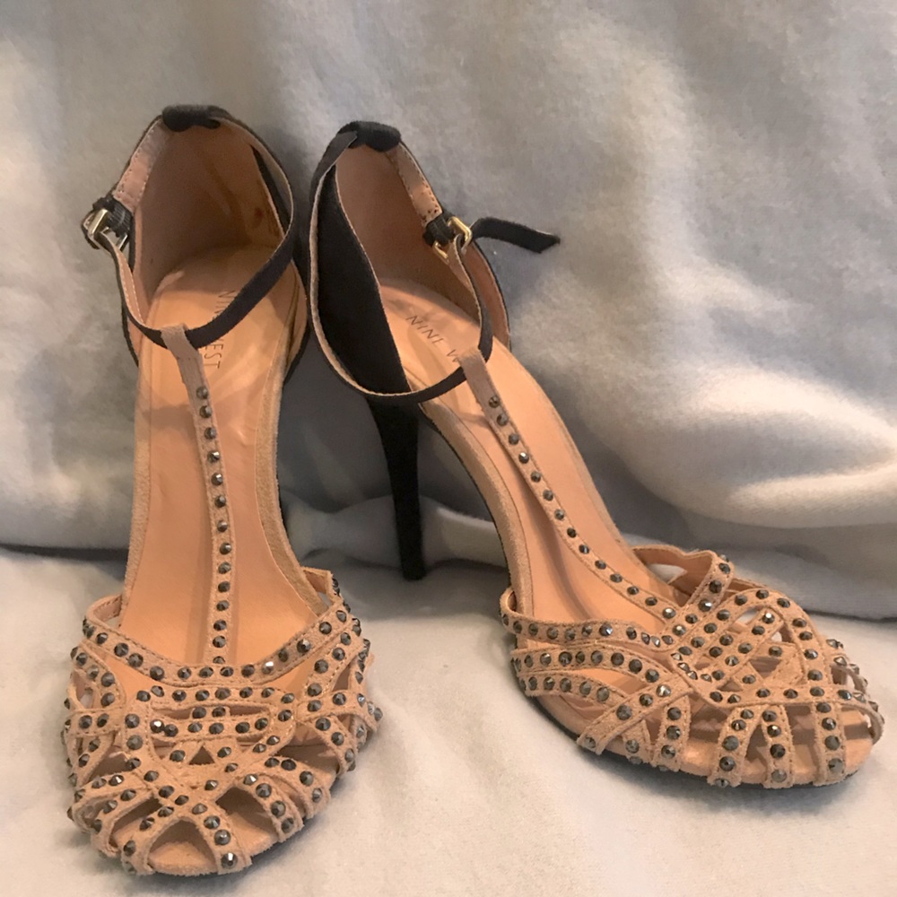 Ultra-glam Nine West sueded, T-strap heels